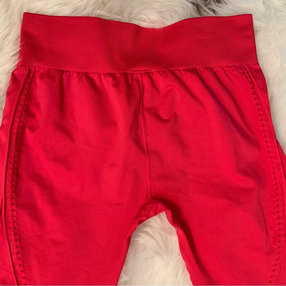 Fabletics Luciano Hot Pink Laser Cut out Crop Leggings 22” Large Activewear - Picture 9 of 15